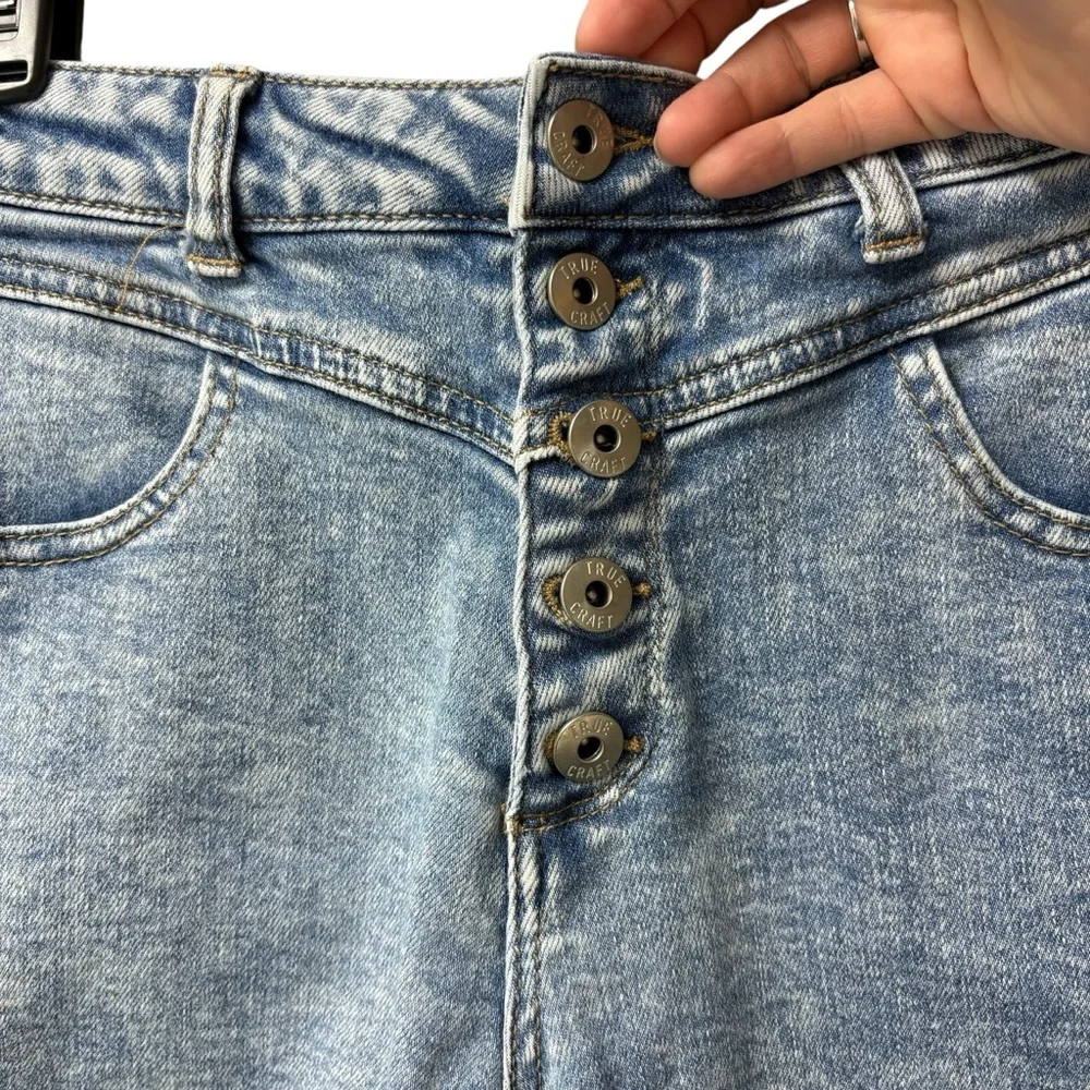 True Craft Button Fly Frayed Hem Denim Jean Acid Wash Americana Juniors Shorts 9